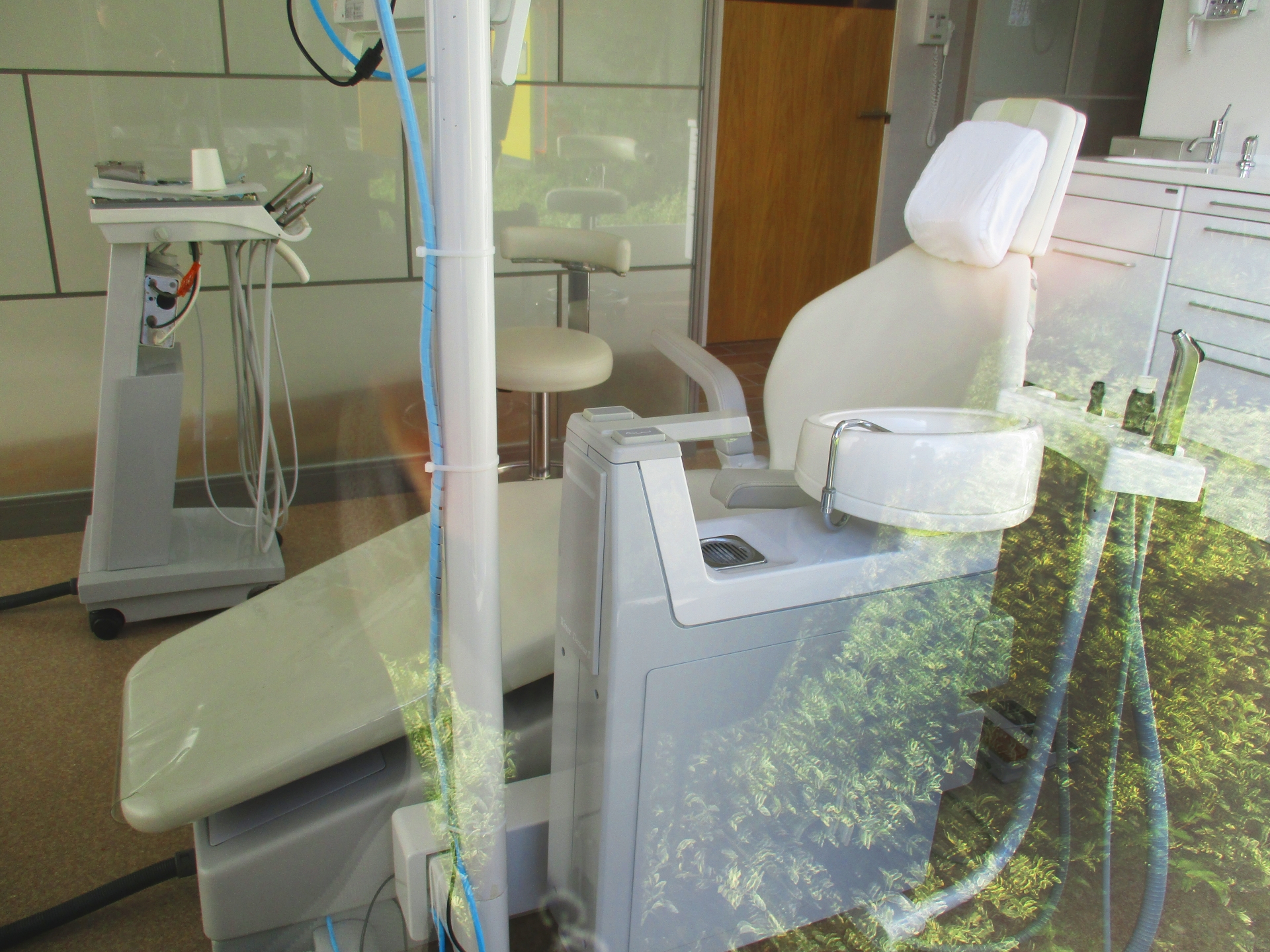 インプラントで口臭が発生する2つの原因