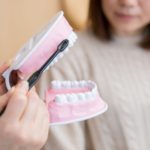 前歯をインプラントにするデメリット